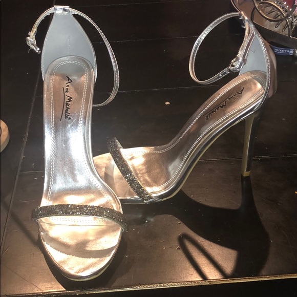 Silver beaded Heel Size 8. Can fit an 81/2-9. - Picture 2 of 3